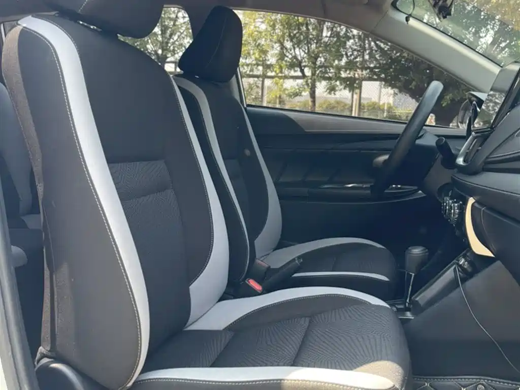 Toyota Yaris L 2020 — фото 17