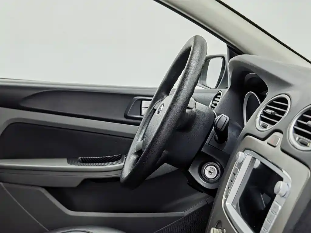 Ford Focus 2015 — фото 22