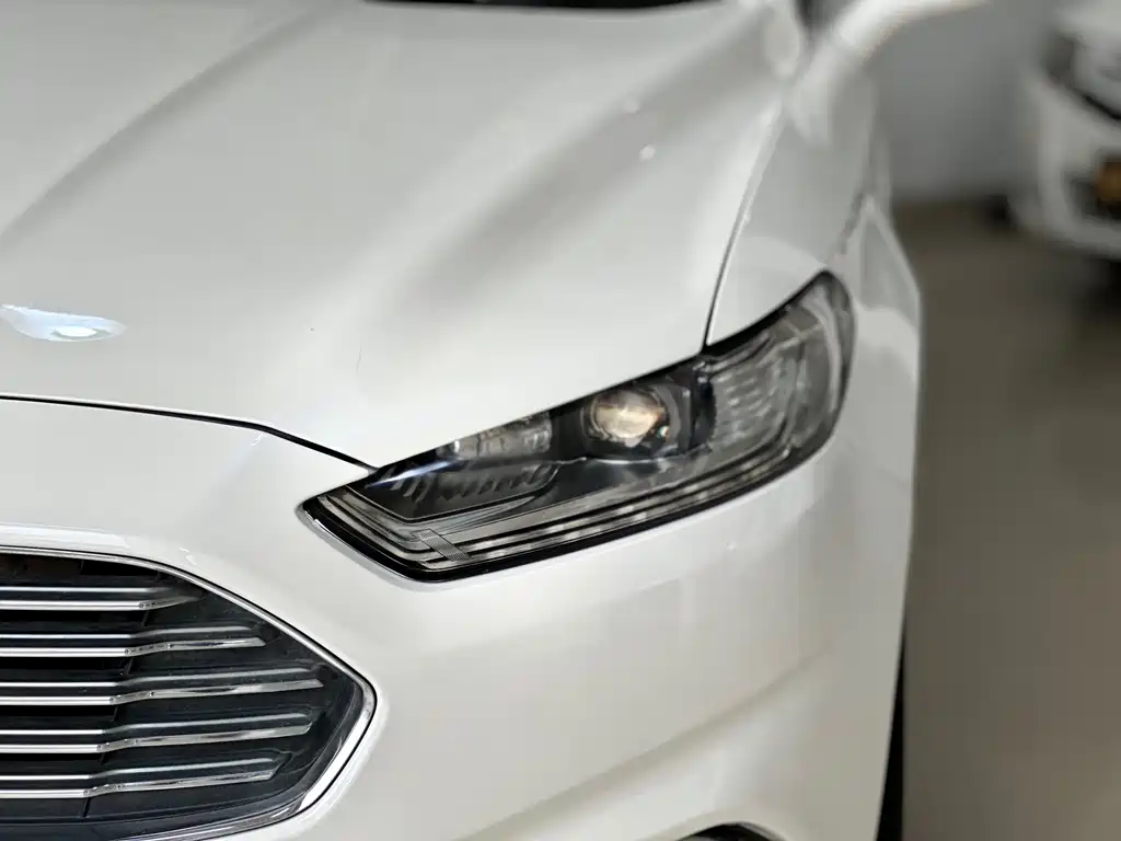 Ford Mondeo 2014 — фото 11