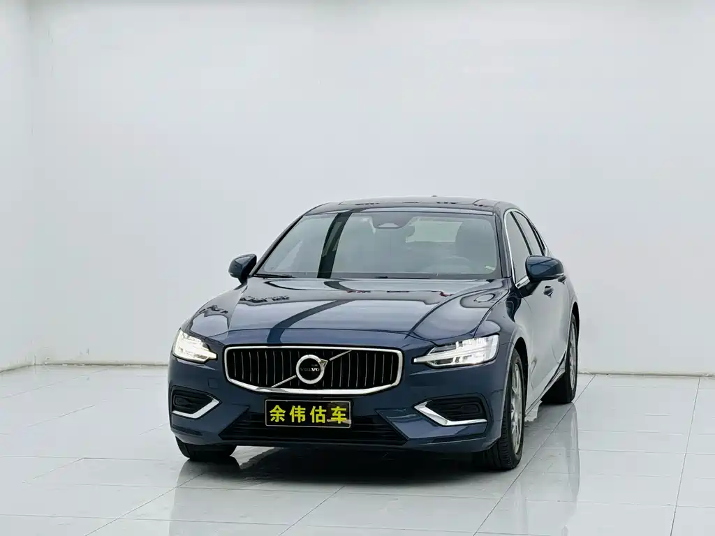 Volvo S60 2022 — фото 1
