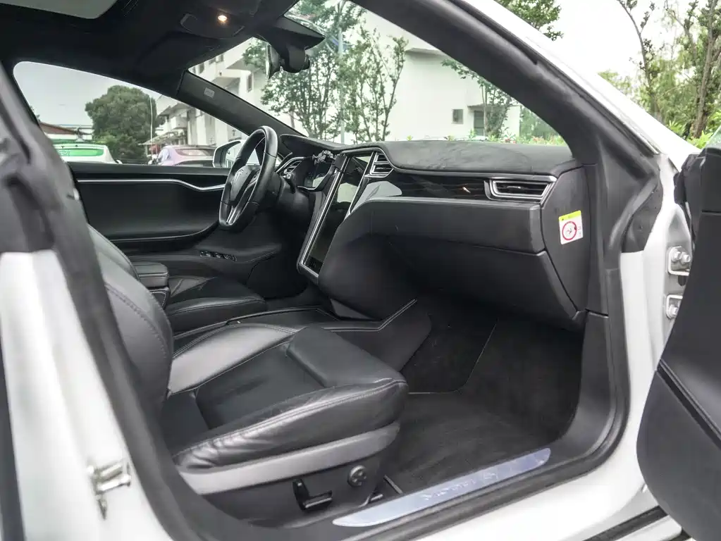 Tesla Model S 2017 — фото 12