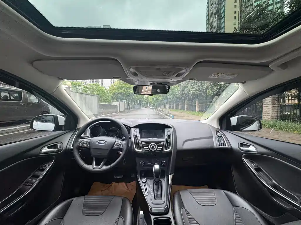Ford Focus 2019 — фото 14