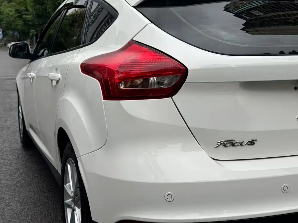 Ford Focus 2019 — фото 11