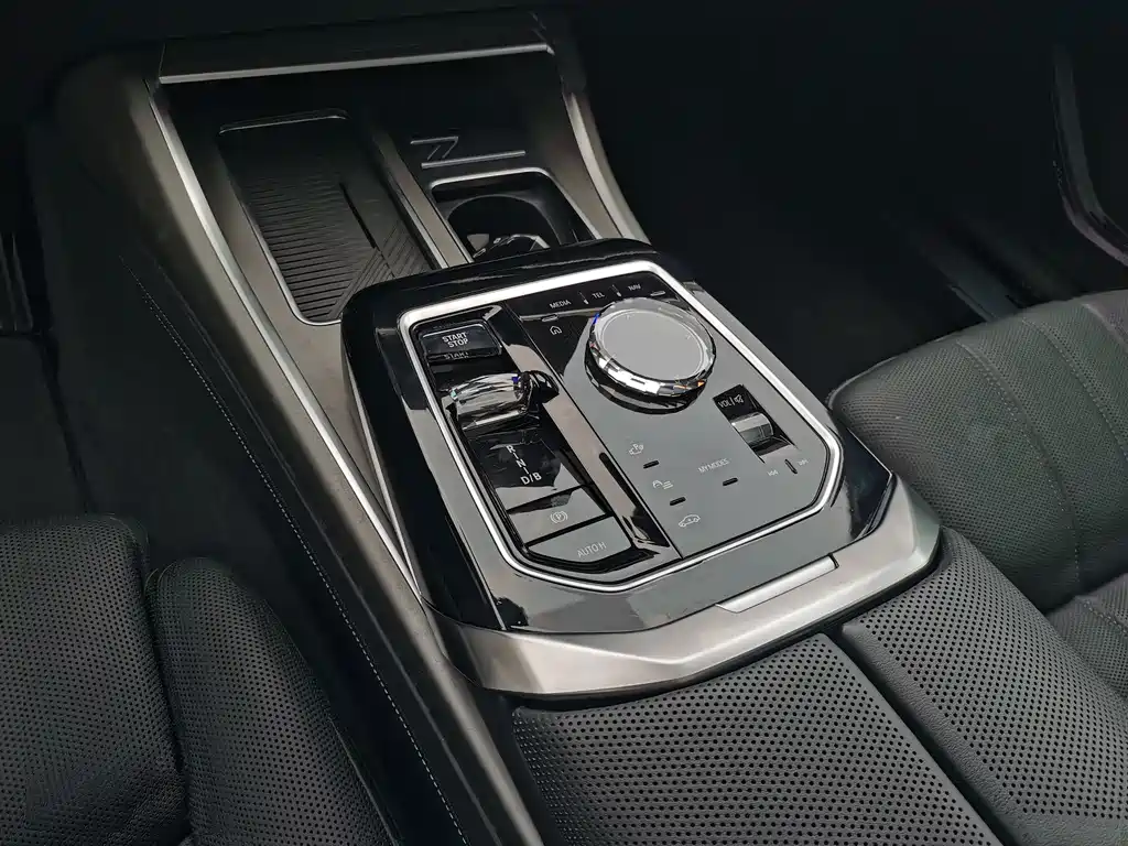 BMW i7 2024 — фото 14