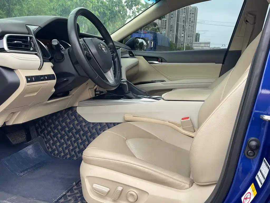 Toyota Camry 2018 — фото 10