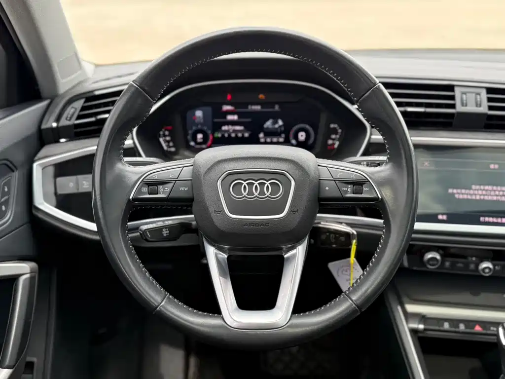 Audi Q3 2022 — фото 16