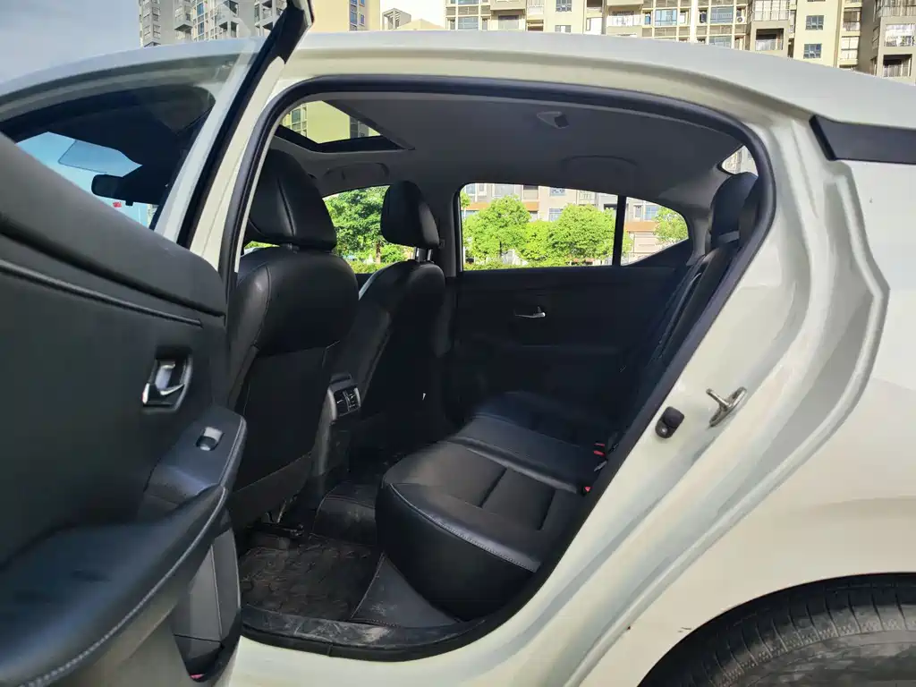 Nissan Sylphy 2022 — фото 16
