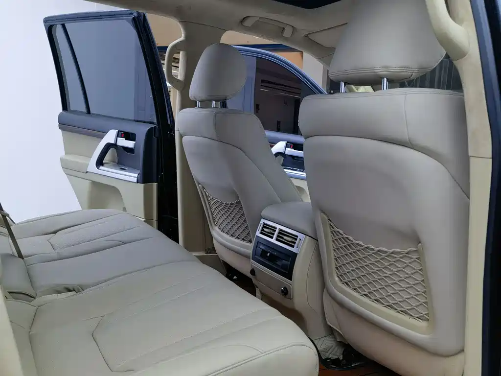 Toyota Land Cruiser 2016 — фото 10