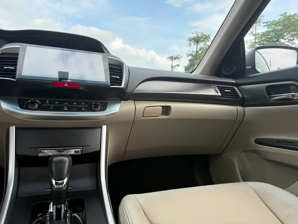 Honda Accord 2015 — фото 9