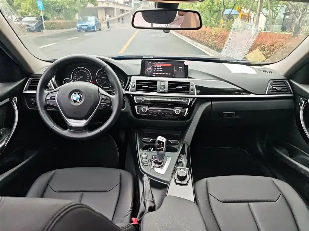BMW 3 Series 2017 — фото 6