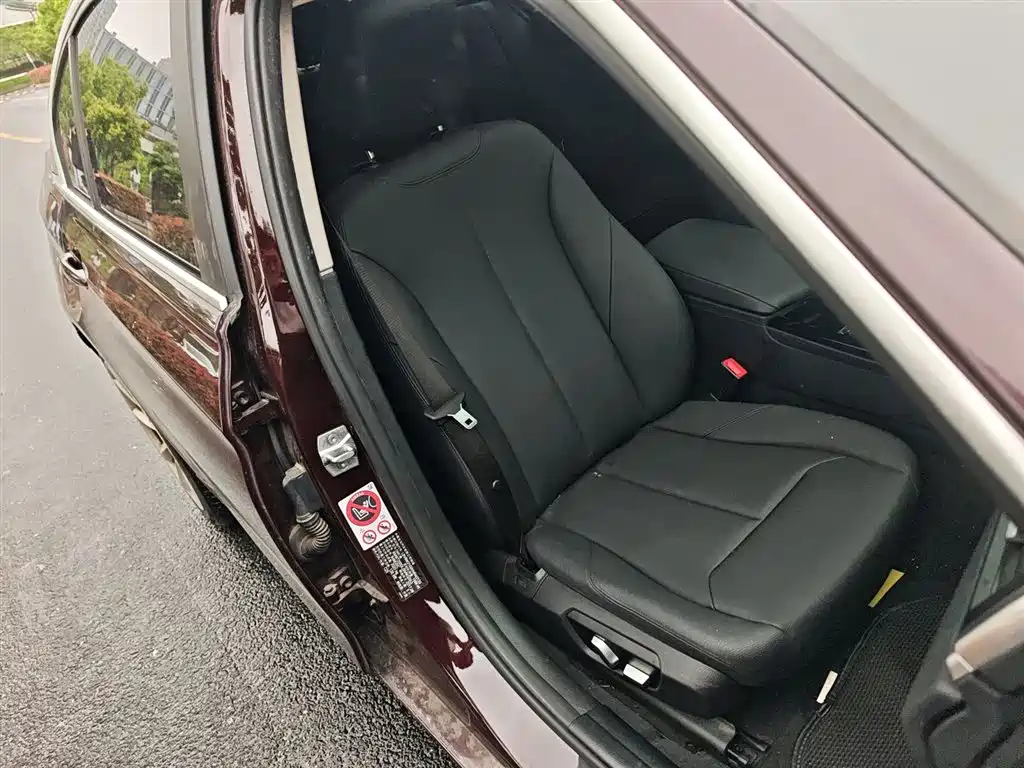 BMW 3 Series 2017 — фото 18