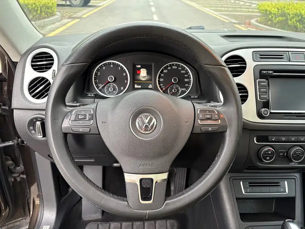 Volkswagen Tiguan 2016 — фото 15