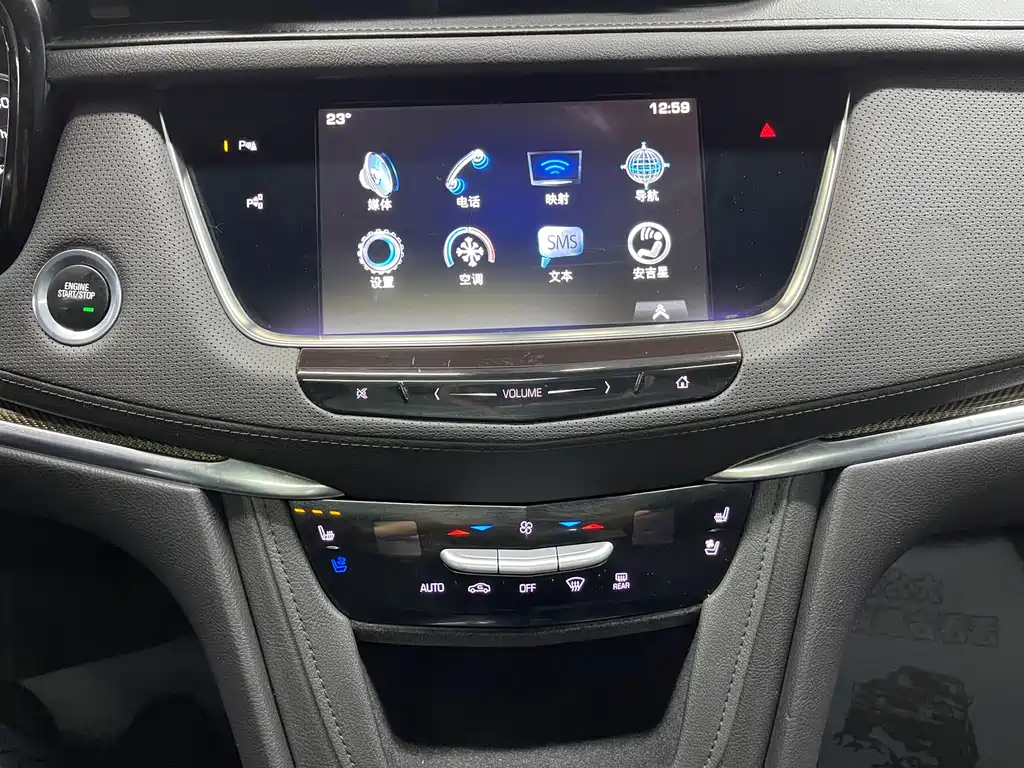 Cadillac XT5 2017 — фото 16