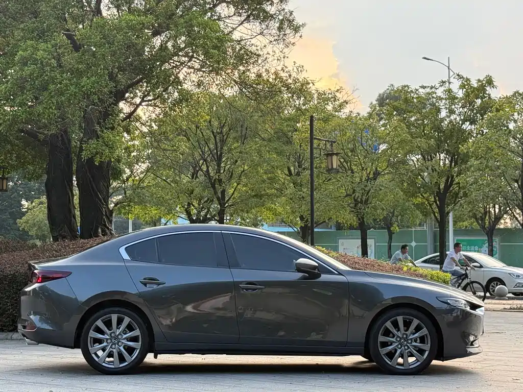 Mazda 3 Axela 2020