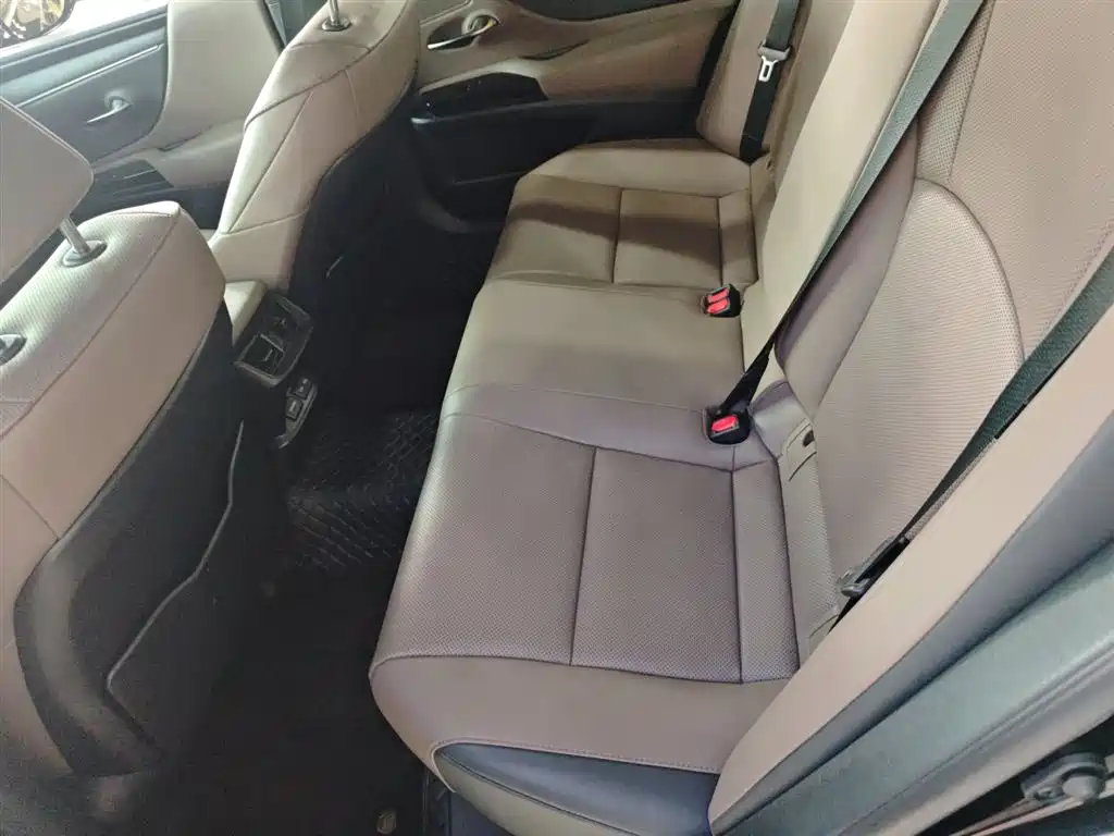 Lexus ES 2023 — фото 17