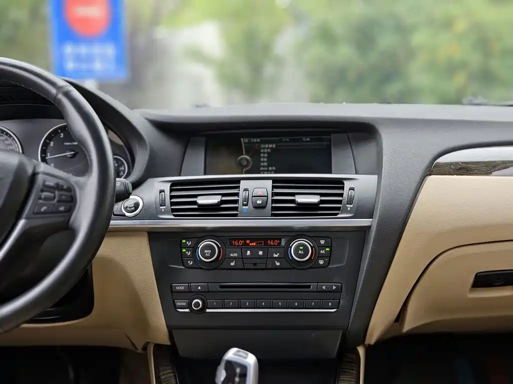 BMW X3 2012 — фото 14
