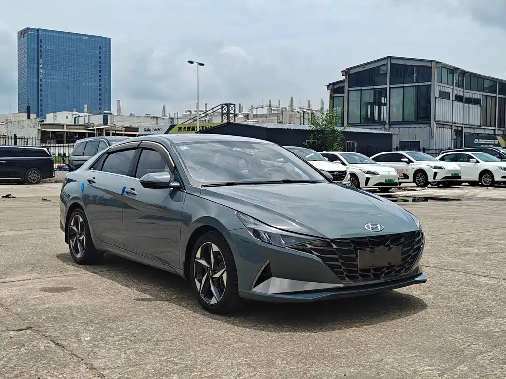Hyundai Elantra 2022