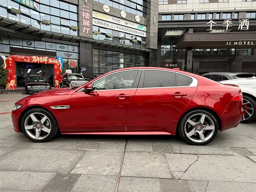 Jaguar XE 2017 — фото 3