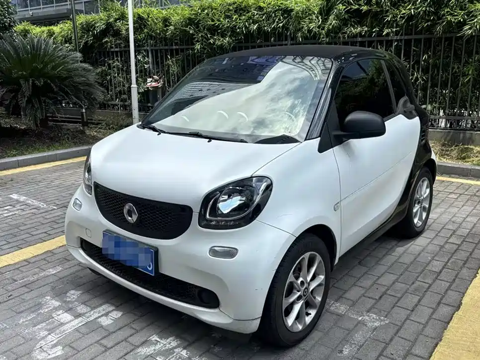 smart Fortwo 2017 — фото 1