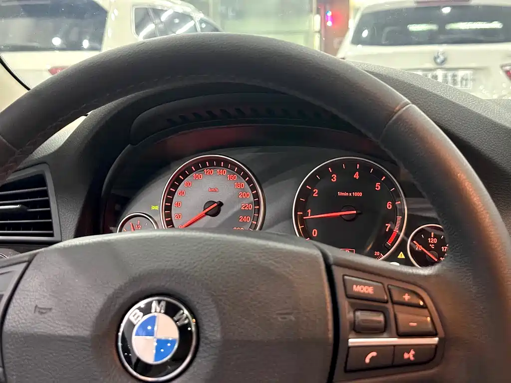 BMW 5 Series 2013 — фото 14