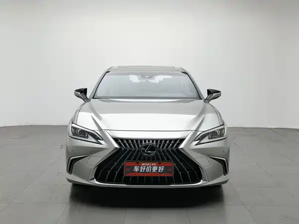 Lexus ES 2023