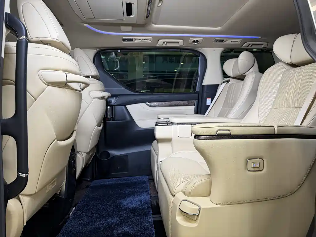 Toyota Vellfire 2022 — фото 13
