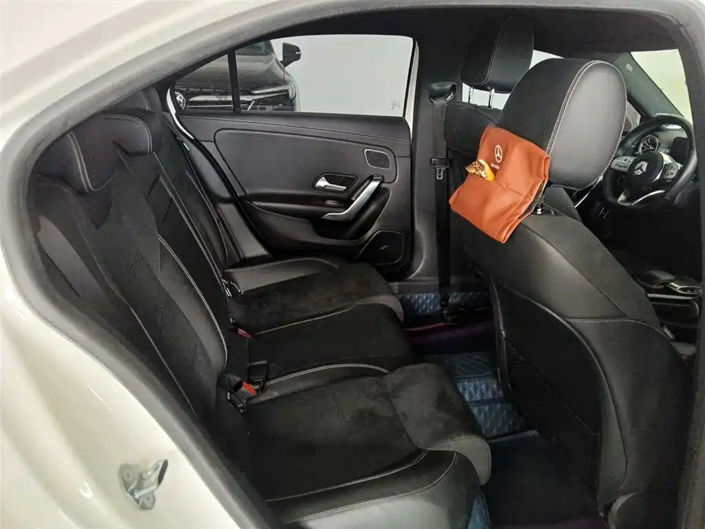 Mercedes-Benz A-Class 2019 — фото 10