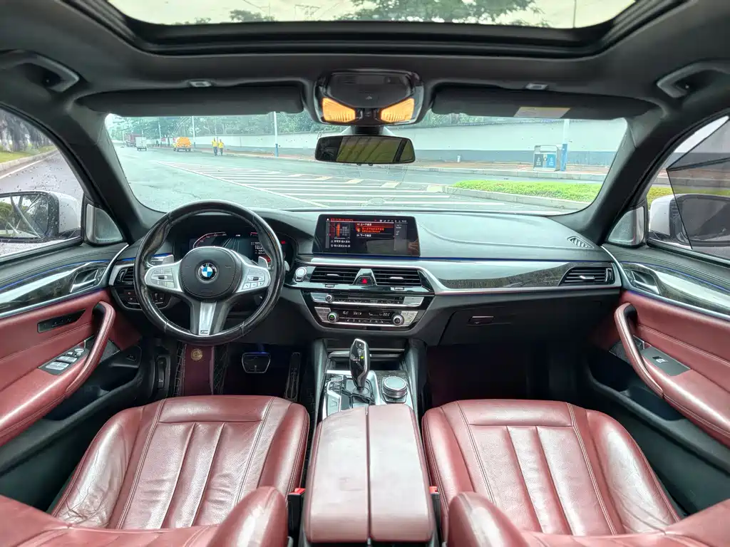 BMW 5 Series 2018 — фото 16