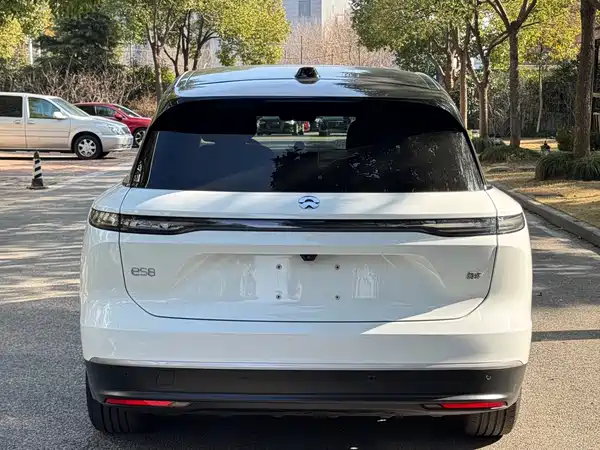 NIO ES8 2024