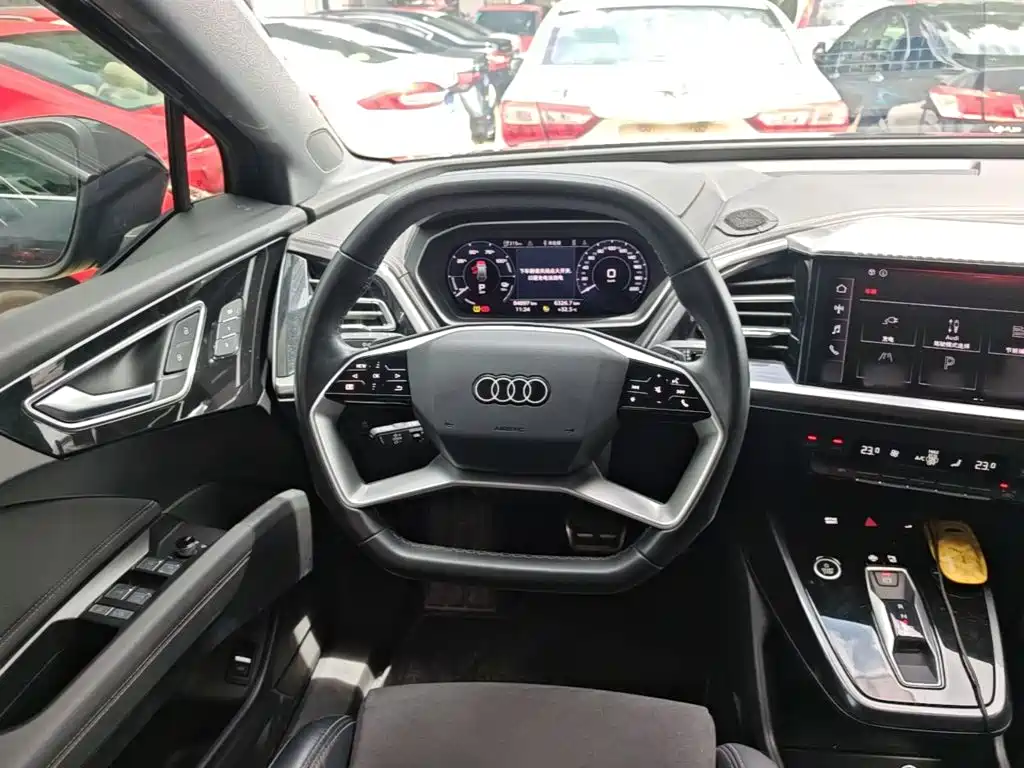 Audi Q4 E-Tron 2023 — фото 11