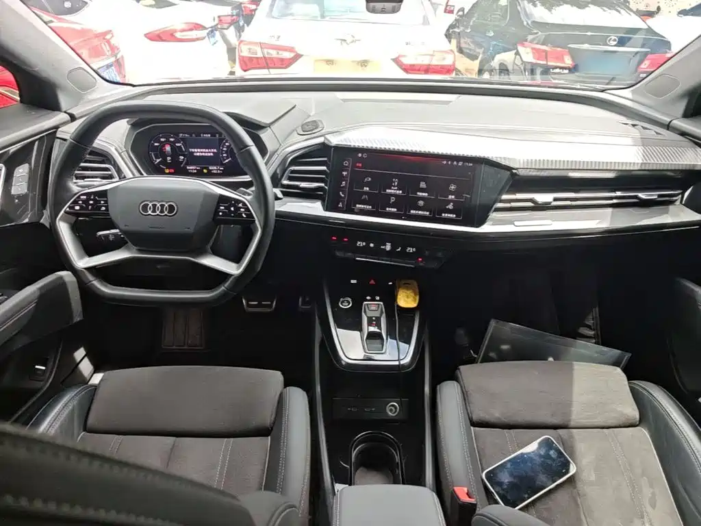 Audi Q4 E-Tron 2023 — фото 10