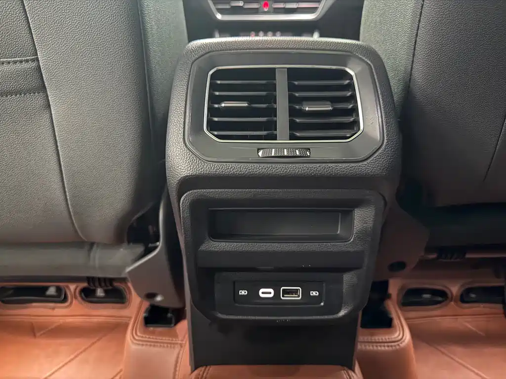 Volkswagen Tiguan L 2023 — фото 15
