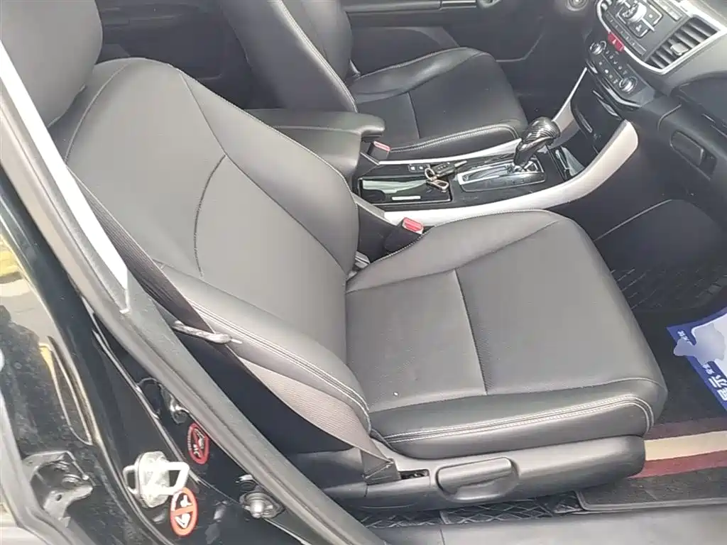 Honda Accord 2017 — фото 25