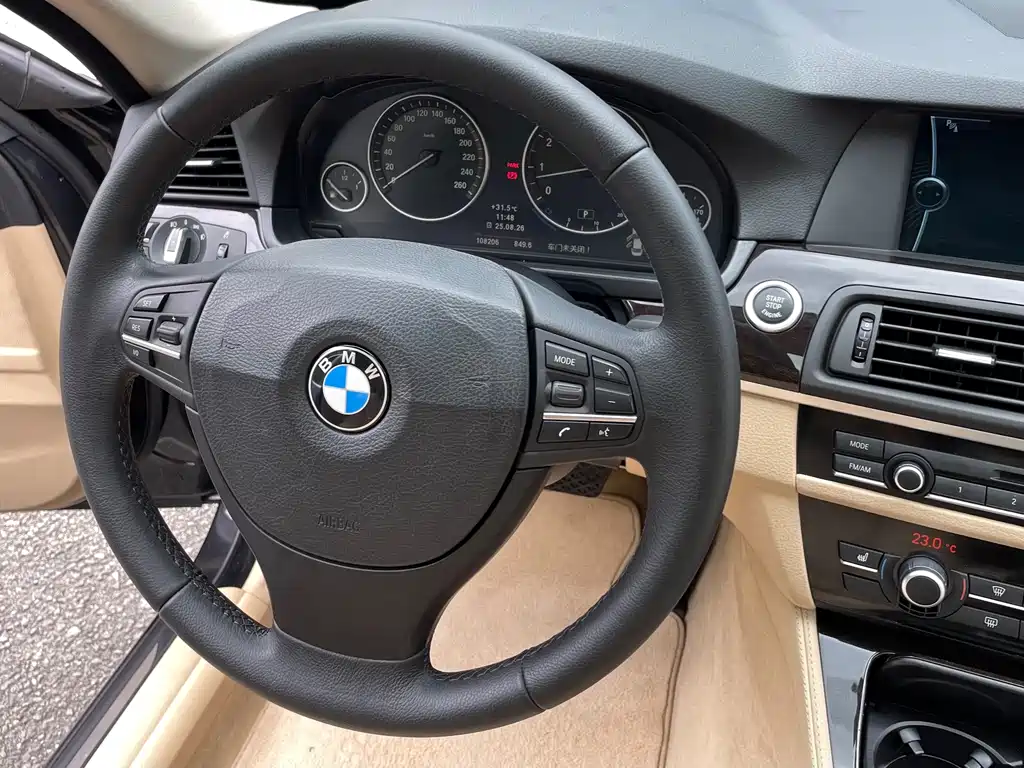 BMW 5 Series 2011 — фото 11