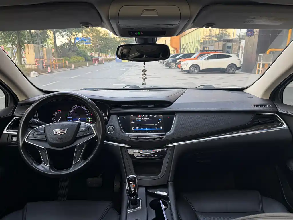 Cadillac XT5 2017 — фото 17