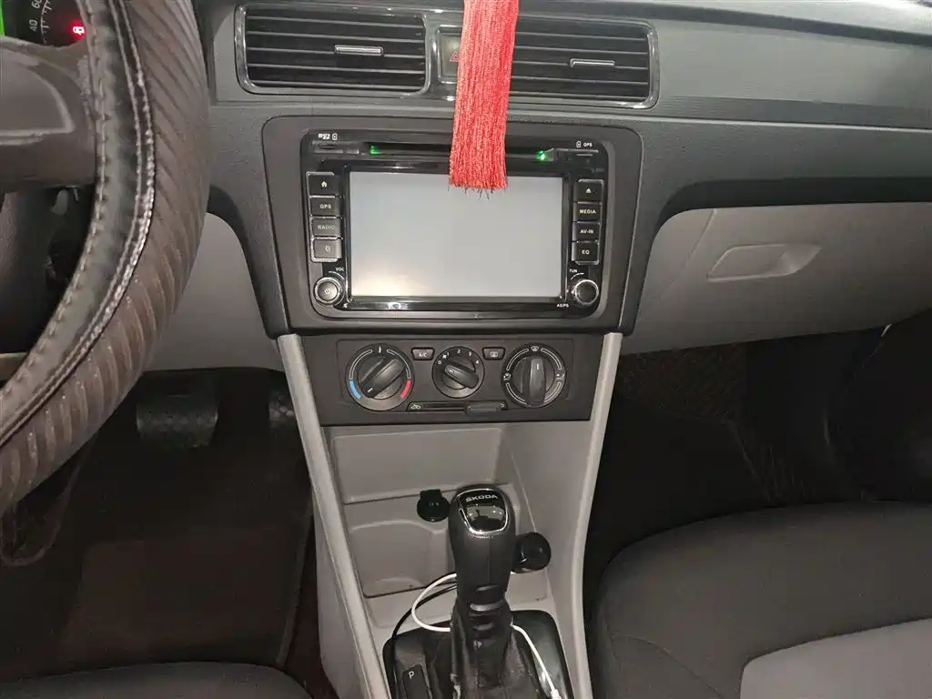 Skoda Rapid 2014 — фото 13