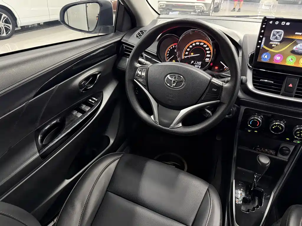 Toyota Yaris L 2023
