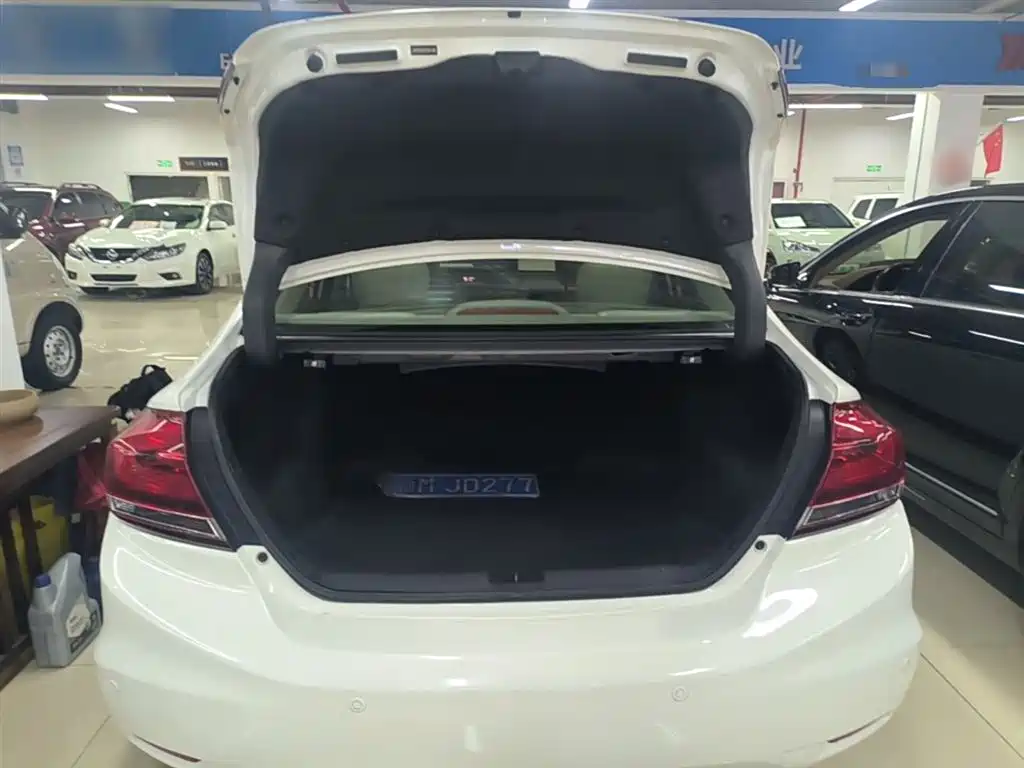 Honda Civic 2015 — фото 19
