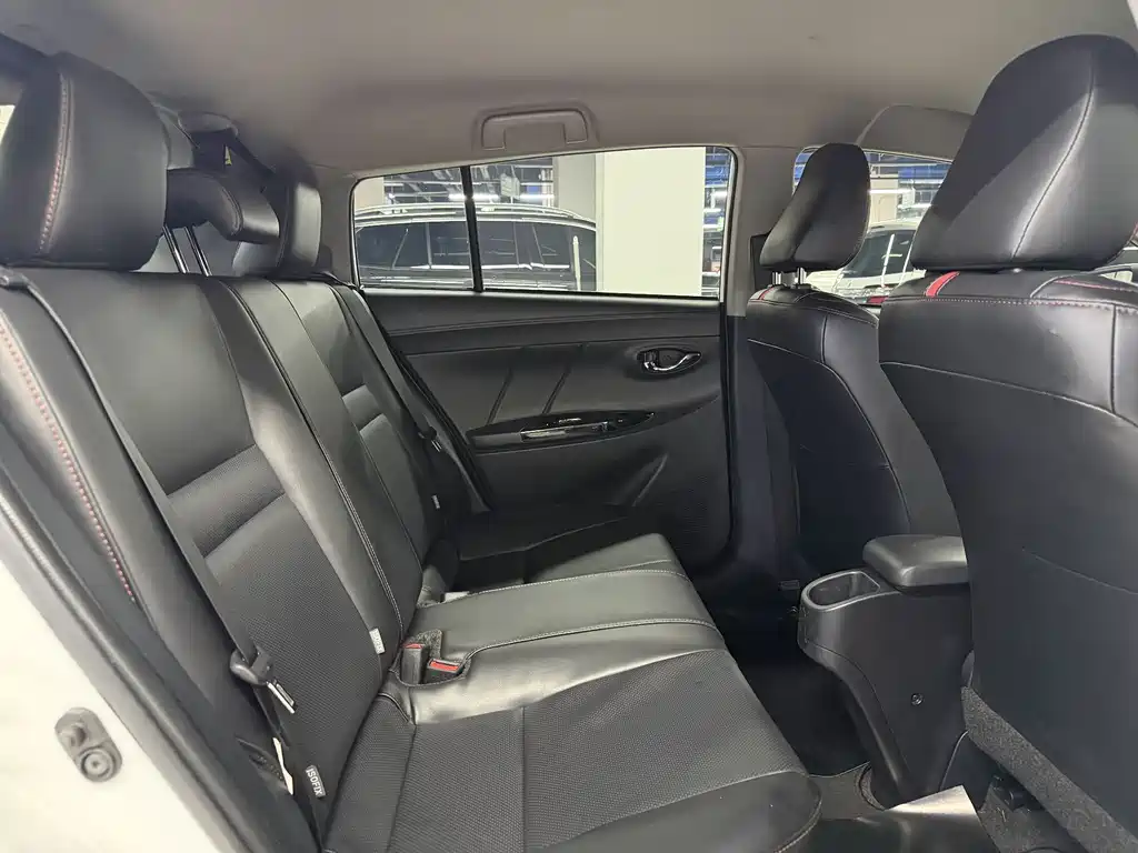 Toyota Yaris L 2023 — фото 10