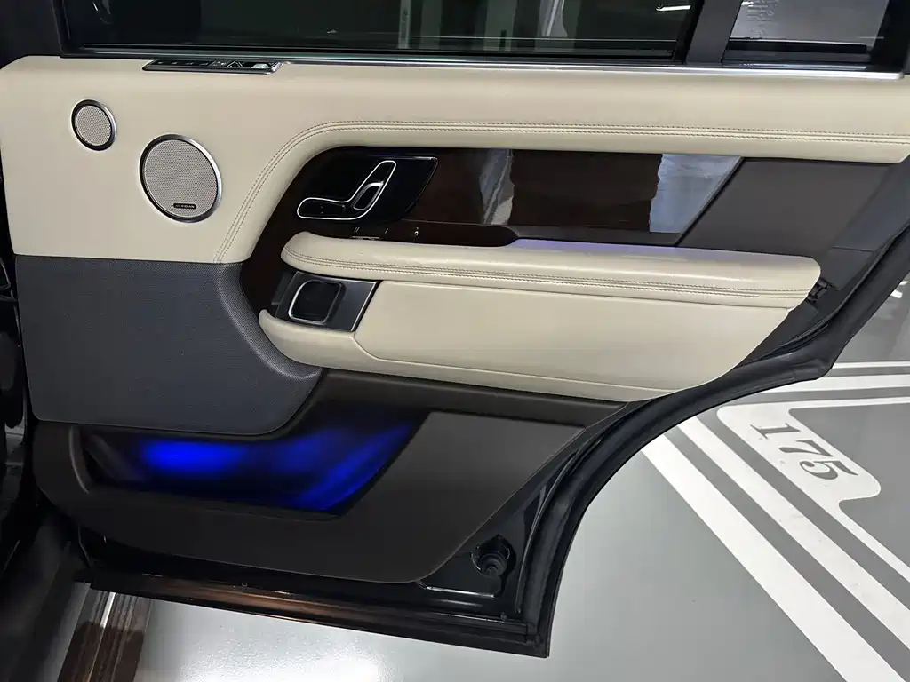 Land Rover Range Rover 2020 — фото 19