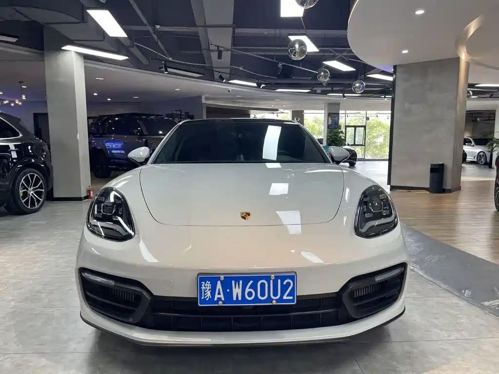 Porsche Panamera 2022