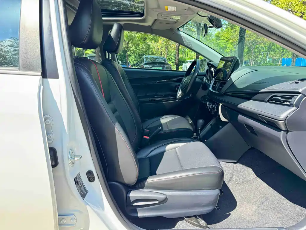 Toyota Yaris L 2023 — фото 12