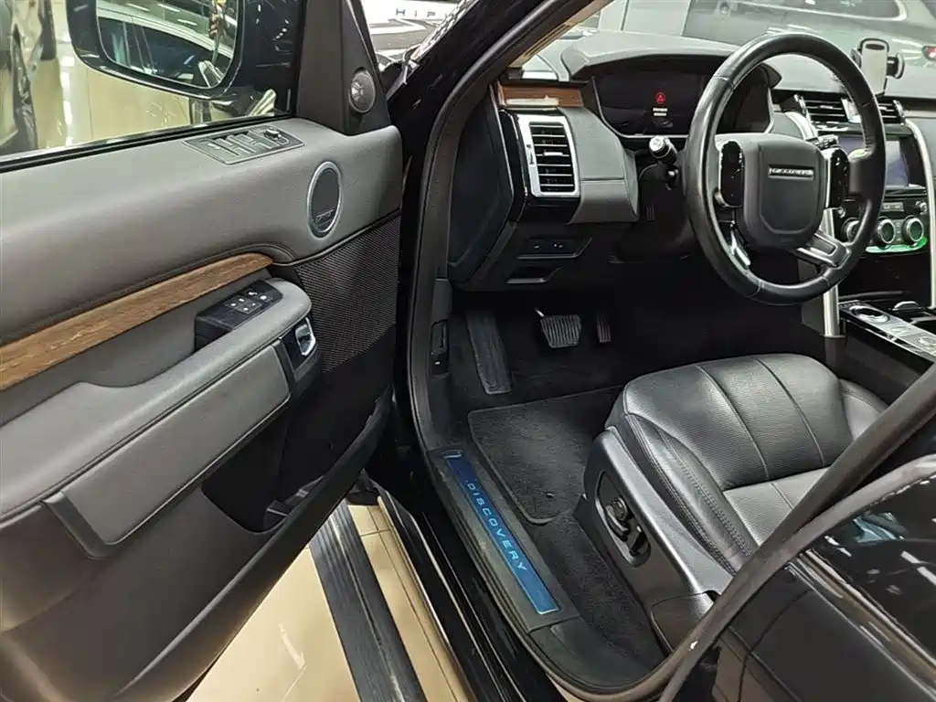 Land Rover Discovery 2019 — фото 16