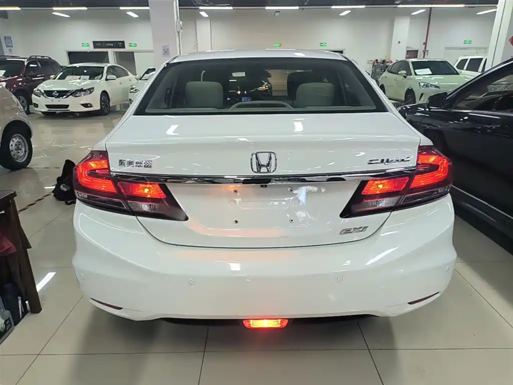 Honda Civic 2015 — фото 6