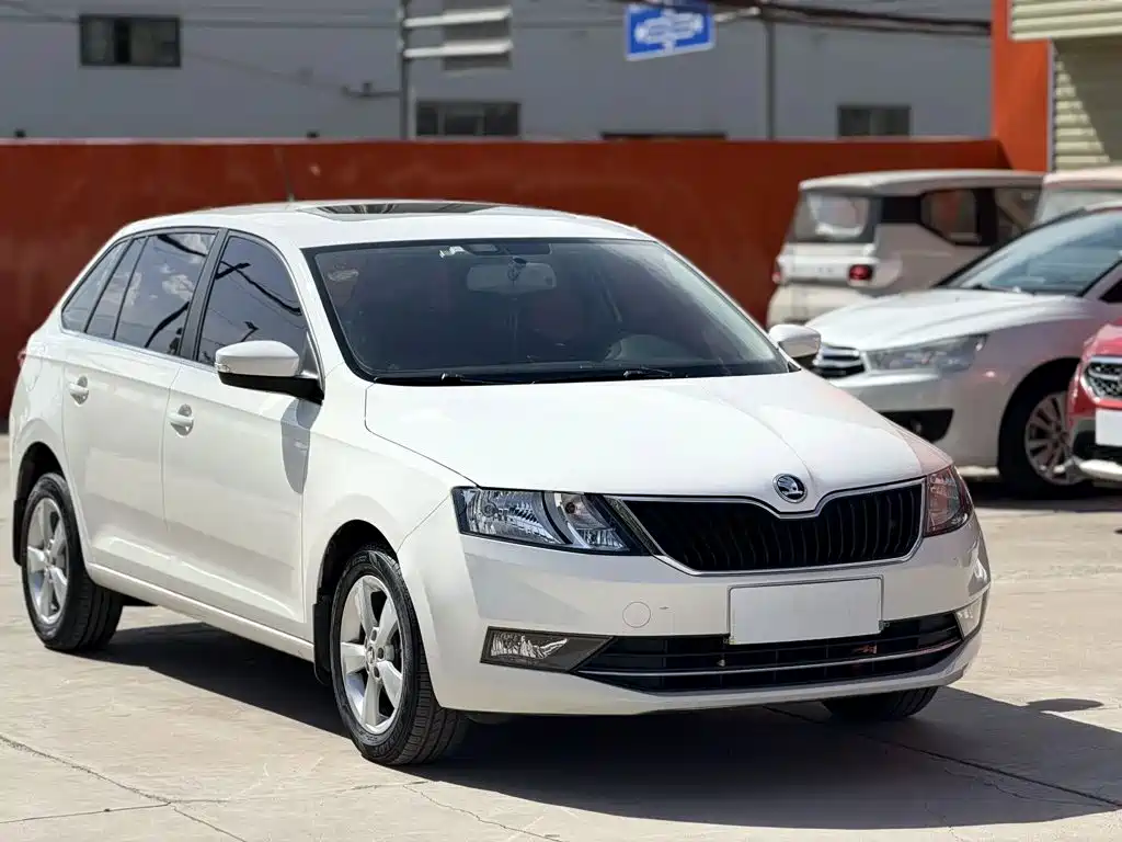 Skoda Rapid Spaceback 2018 — фото 3