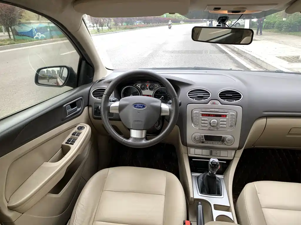 Ford Focus 2013 — фото 15