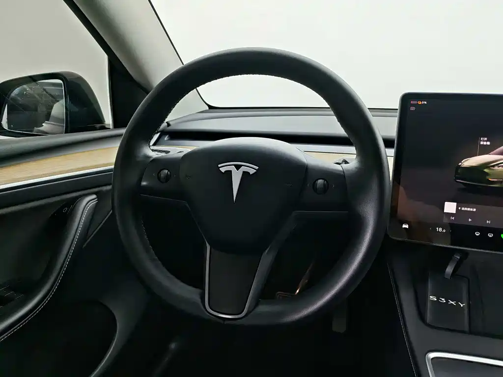 Tesla Model Y 2023 — фото 12