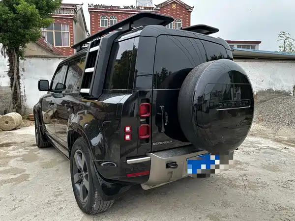 Land Rover Defender 2023