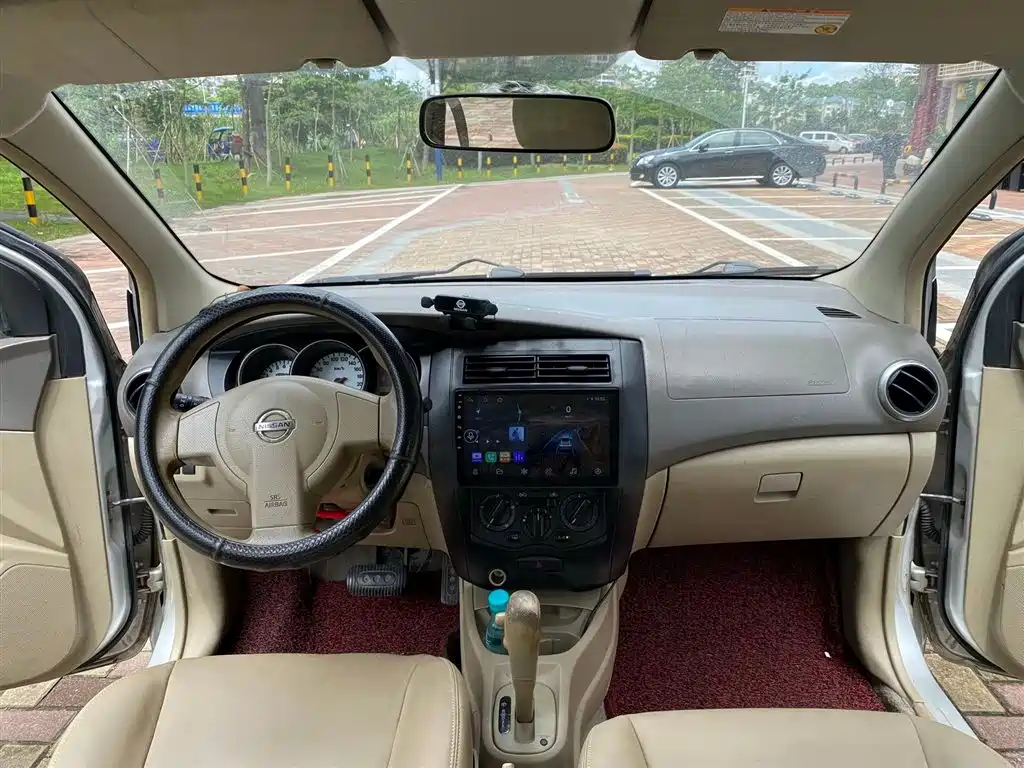 Nissan Livina 2012