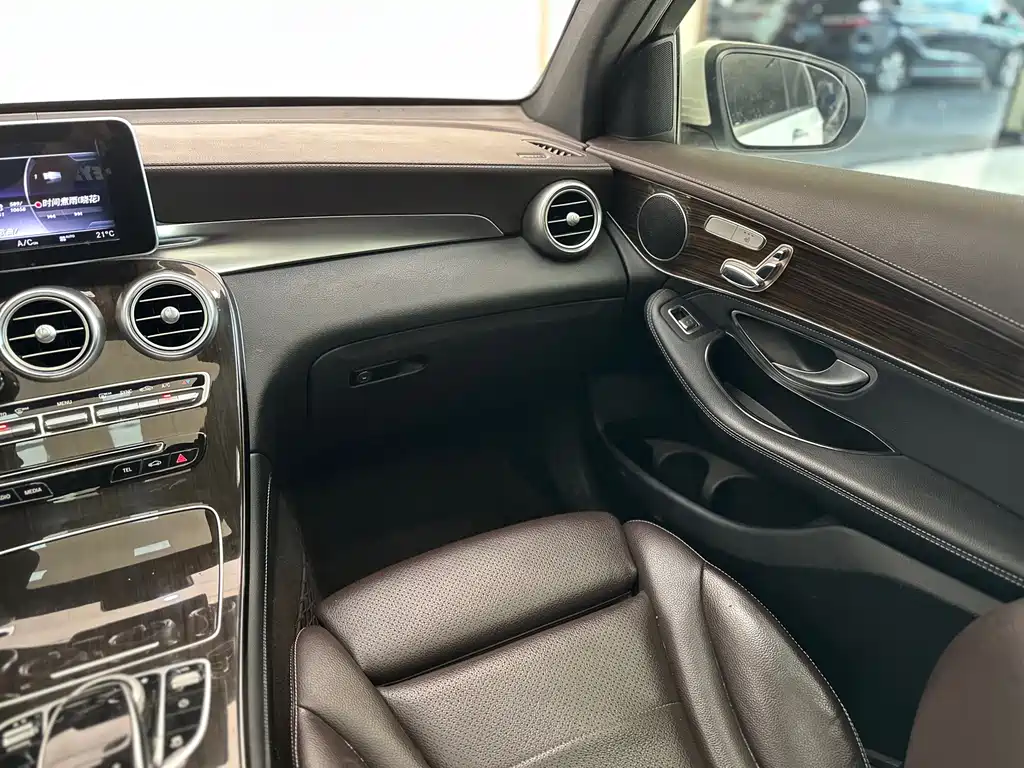Mercedes-Benz GLC 2017 — фото 14
